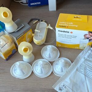 Medela Yellow and White Breast Pump Kit